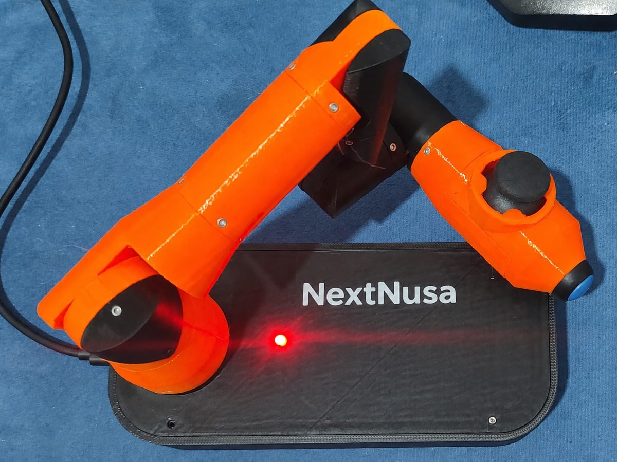 NextNusa 7-Function manipulator controller shaped as a jointed arm